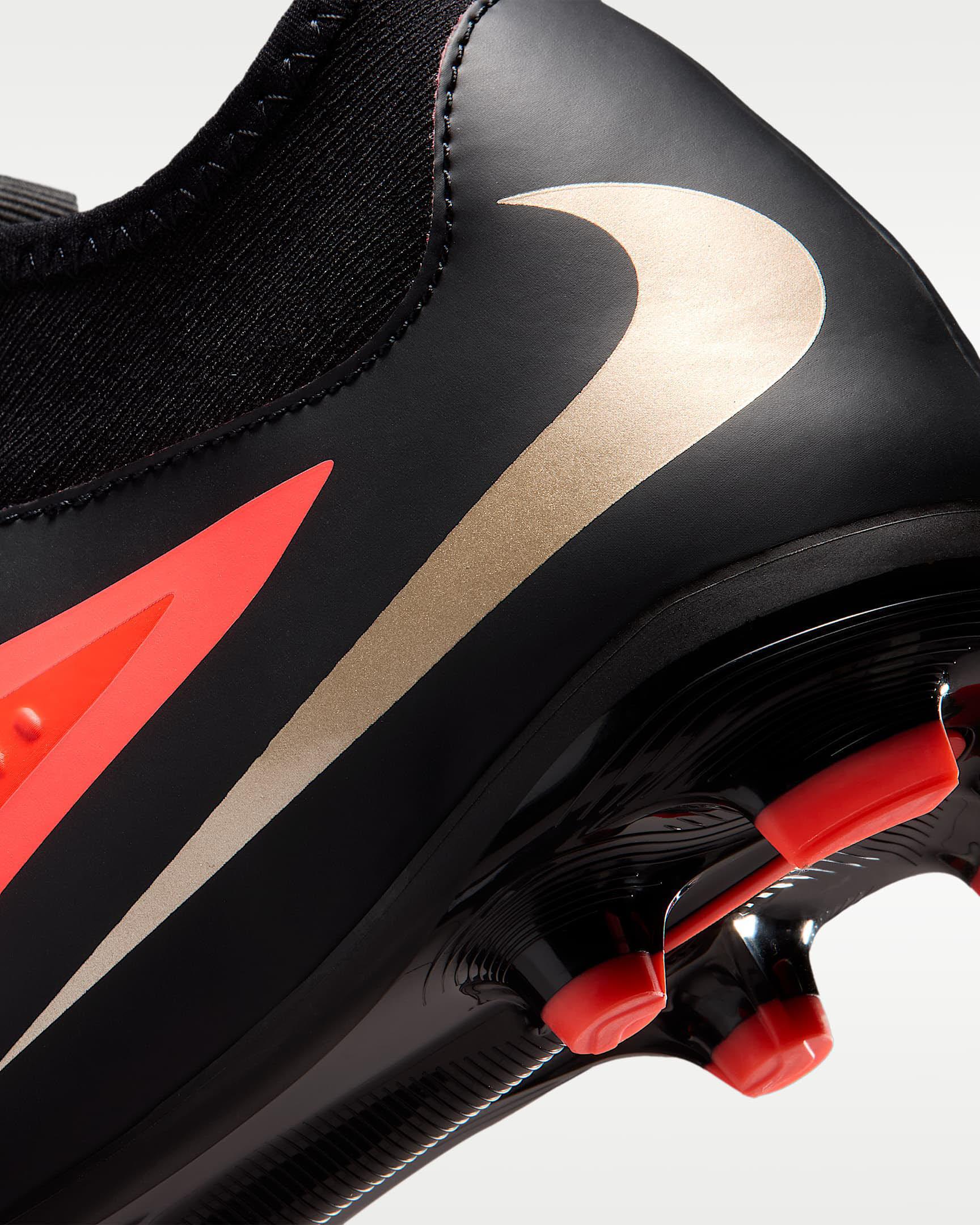 Nike Jr. Phantom 6 High Academy Fußballschuh für verschiedene Böden für ältere Kinder