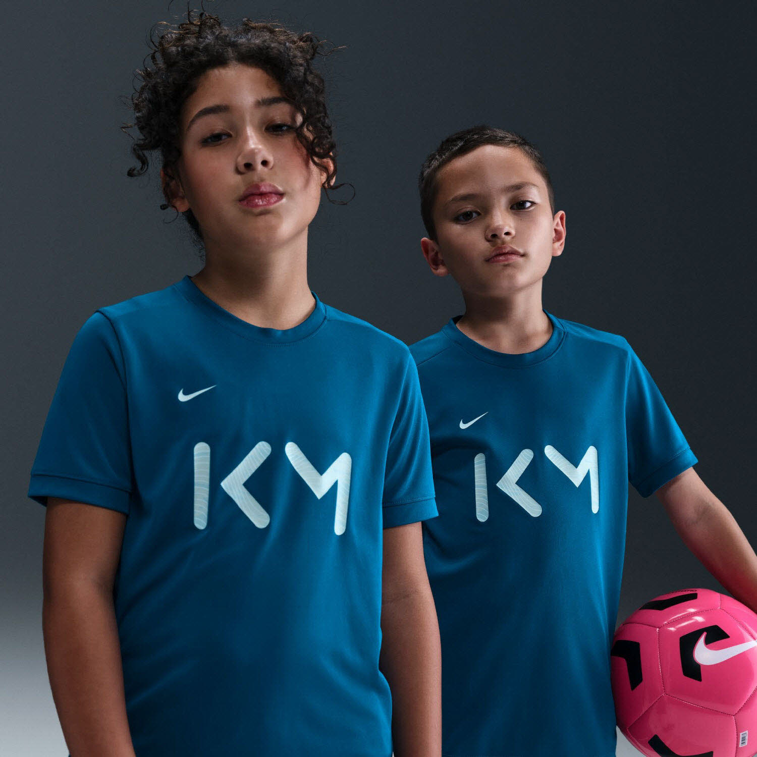 Kylian Mbappé Academy Nike Dri-FIT Fußball-Kurzarmshirt (ältere Kinder)
