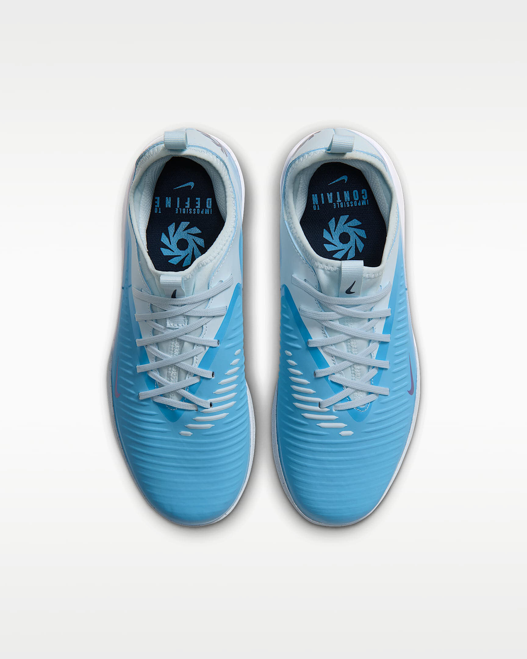 Nike Jr. Phantom 6 Low Academy "Erling Haaland" Fußballschuh für Hallen- und Hartplätze (ältere Kind