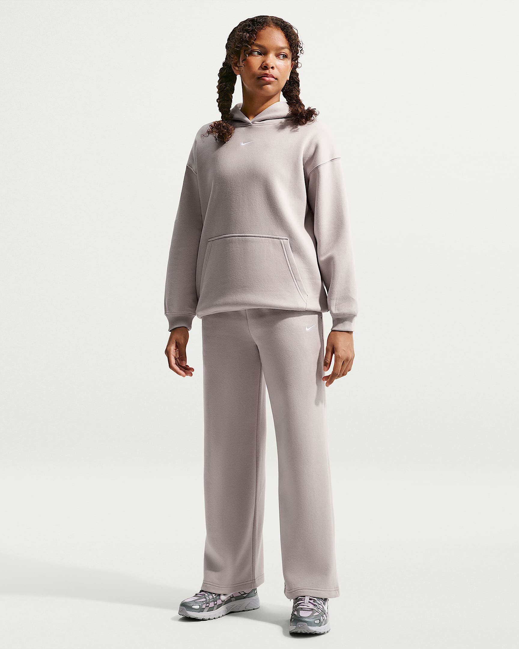 Nike Sportswear Studio Fleece Hose mit offenem Saum (Mädchen)