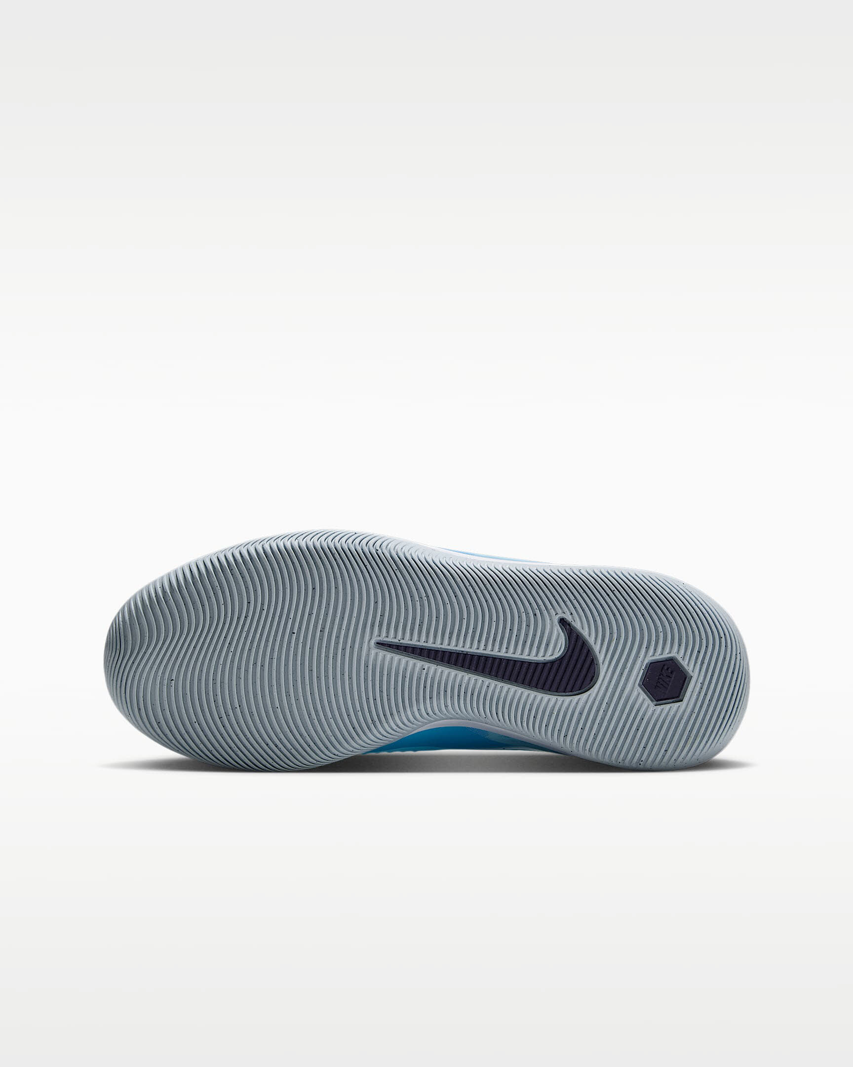 Nike Jr. Phantom 6 Low Academy "Erling Haaland" Fußballschuh für Hallen- und Hartplätze (ältere Kind