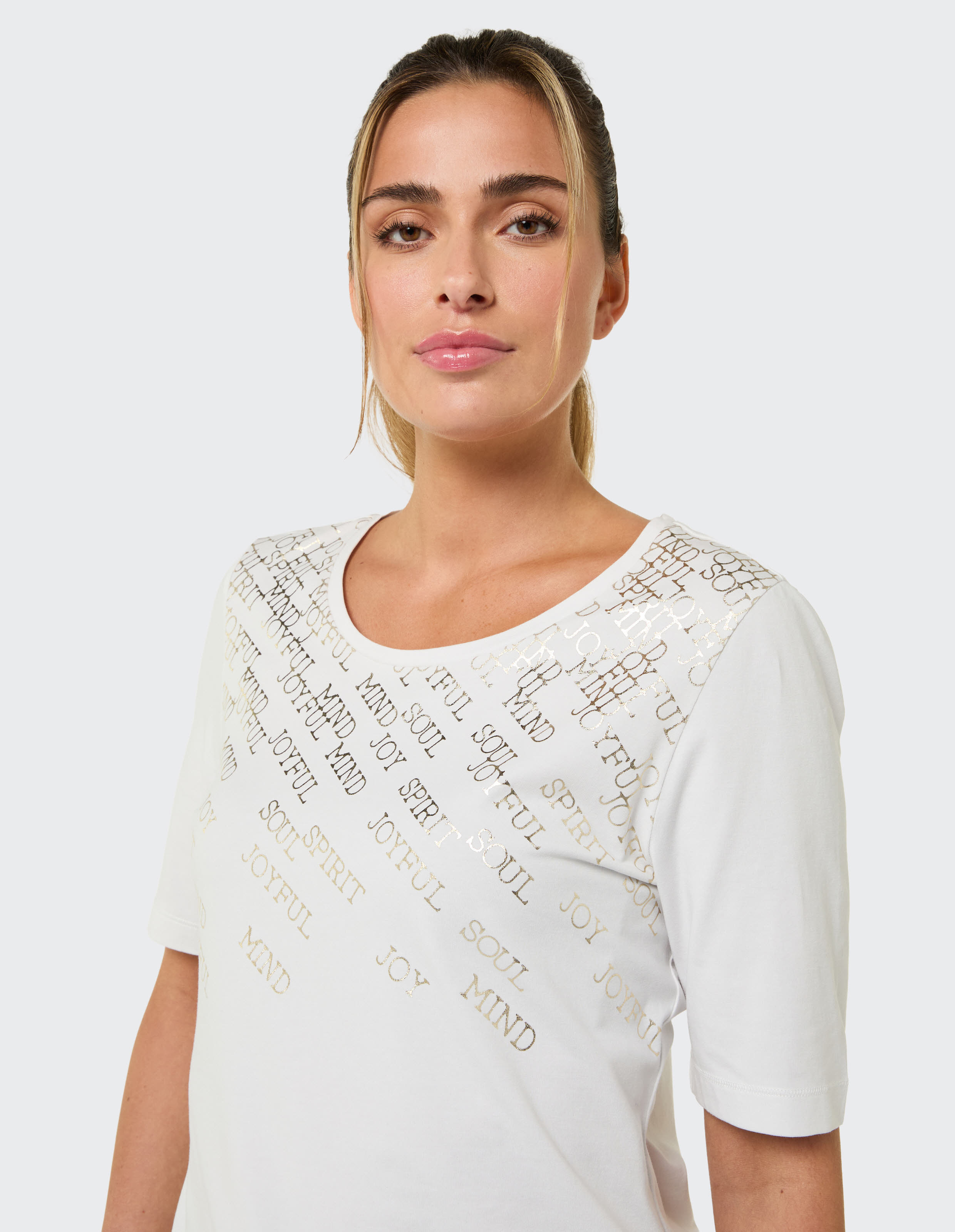 ILARA T-Shirt
