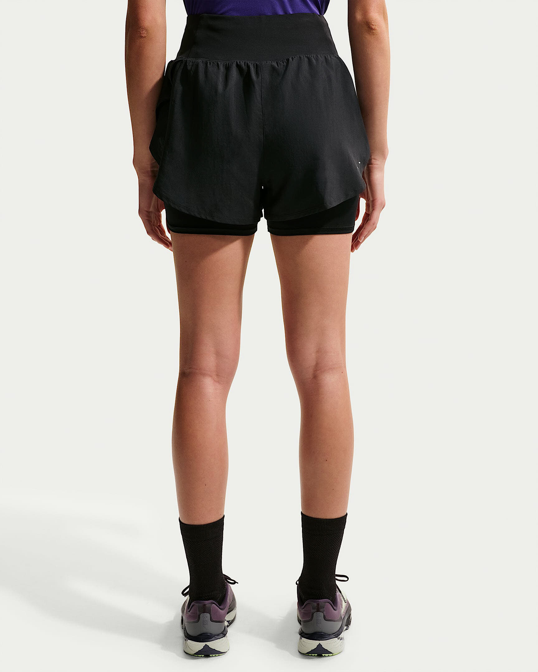 Nike Flow Dri-FIT 2-in-1-Laufshorts mit hohem Bund (Damen)