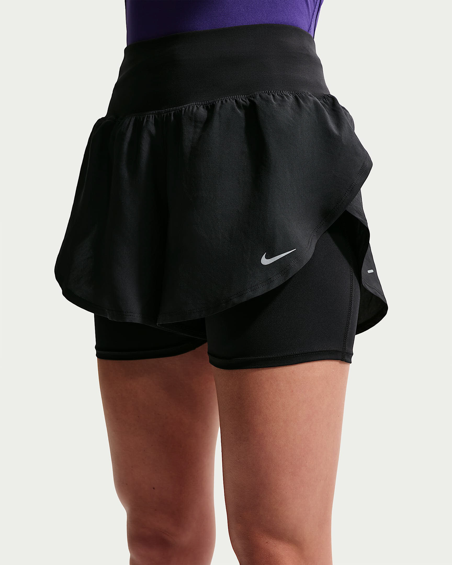 Nike Flow Dri-FIT 2-in-1-Laufshorts mit hohem Bund (Damen)