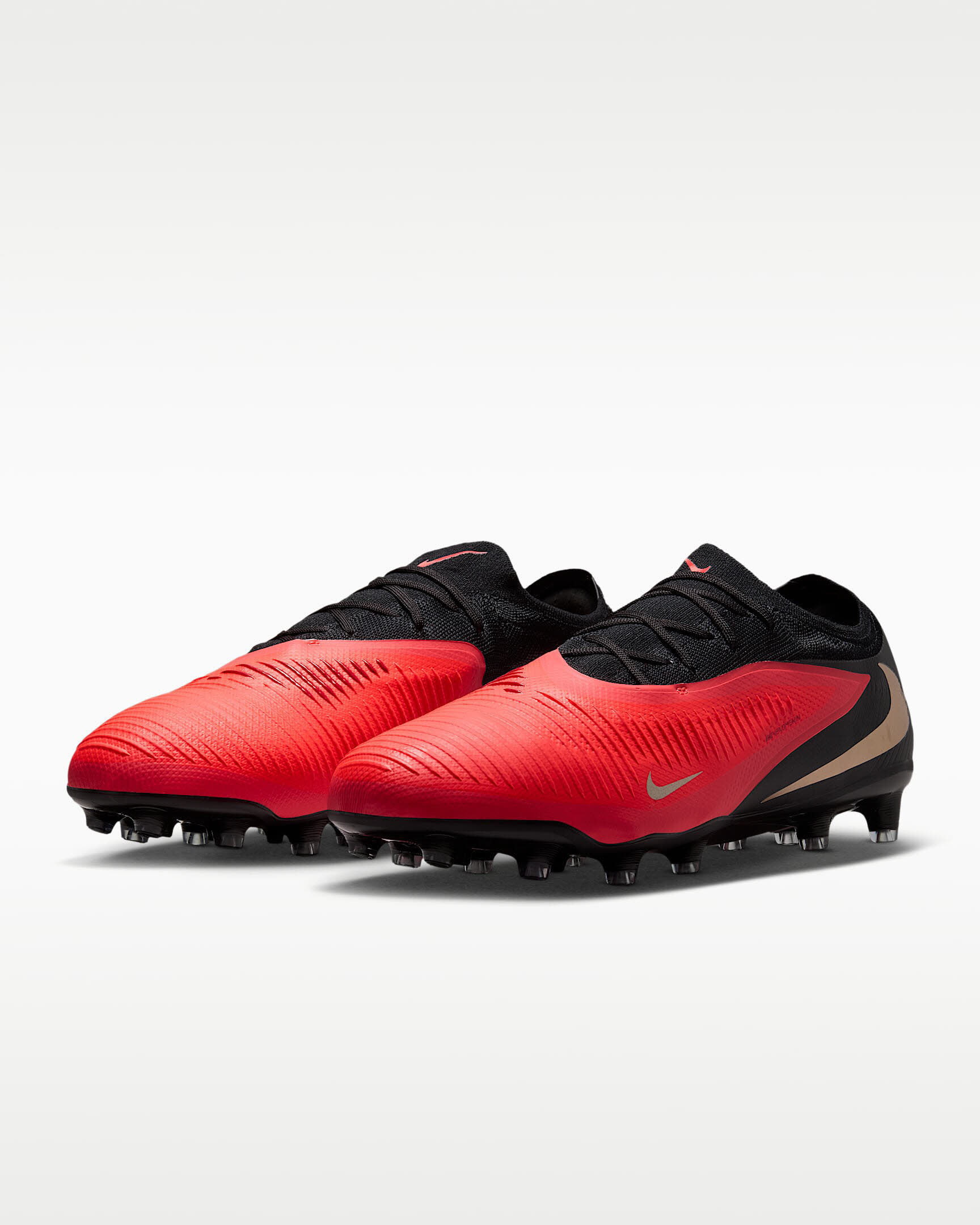 Nike Phantom 6 Low Pro Fußballschuh für Kunstrasen