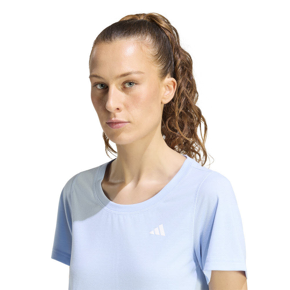 Adidas Workout Essentials T-Shirt mit tiefem Ausschnitt Damen