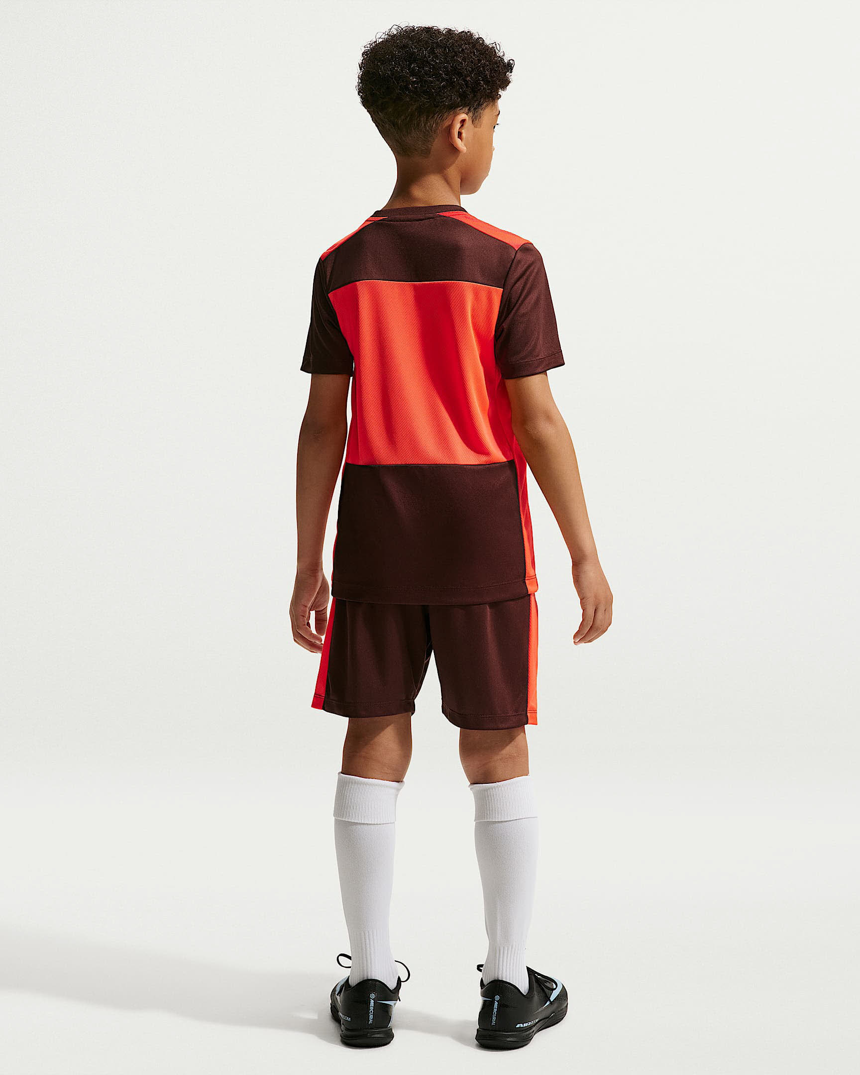 Nike Academy+ Dri-FIT Kurzarm-Fußballoberteil (ältere Kinder)