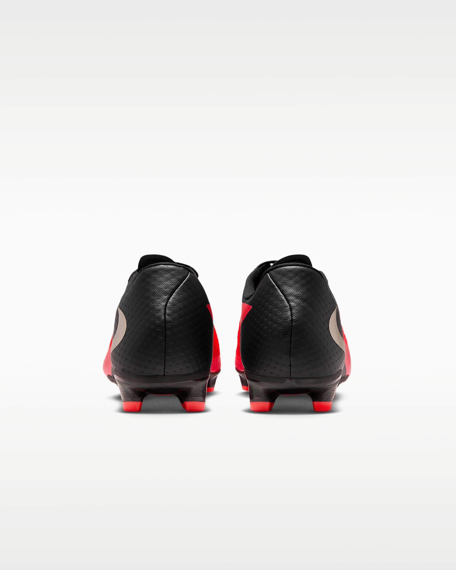 Nike Phantom 6 Low Academy Fußballschuh für verschiedene Böden