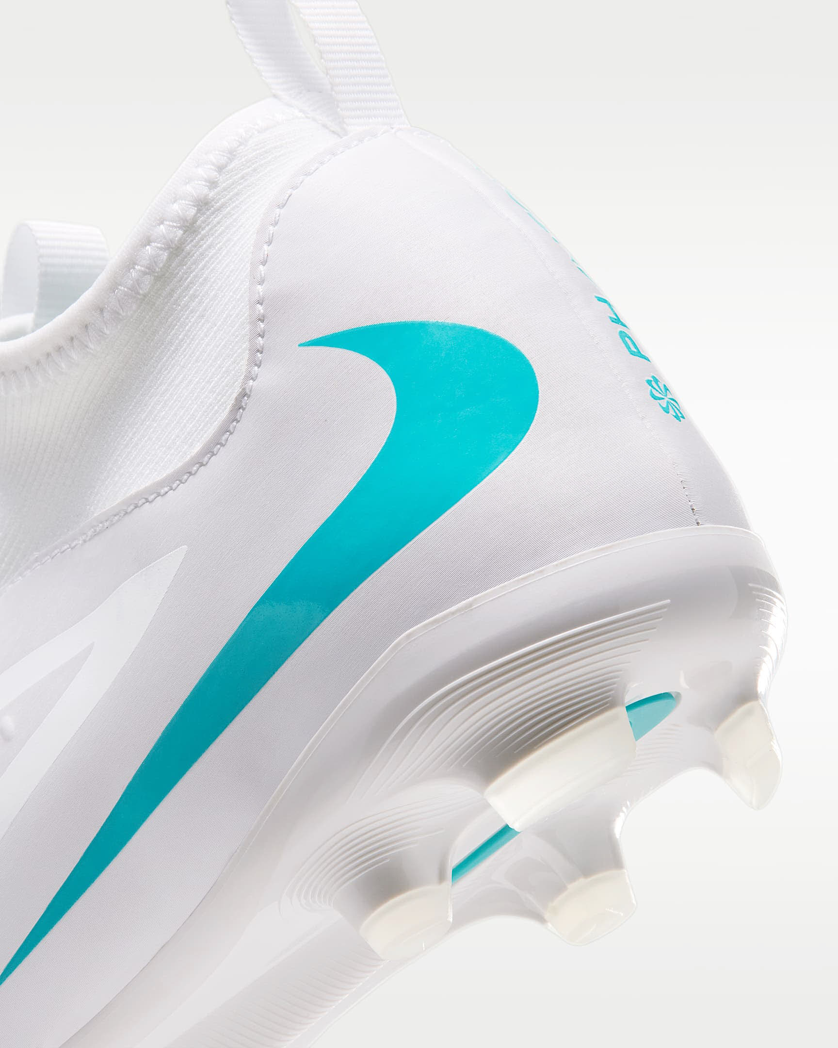 Nike Jr. Phantom 6 High Academy Fußballschuh für verschiedene Böden für ältere Kinder