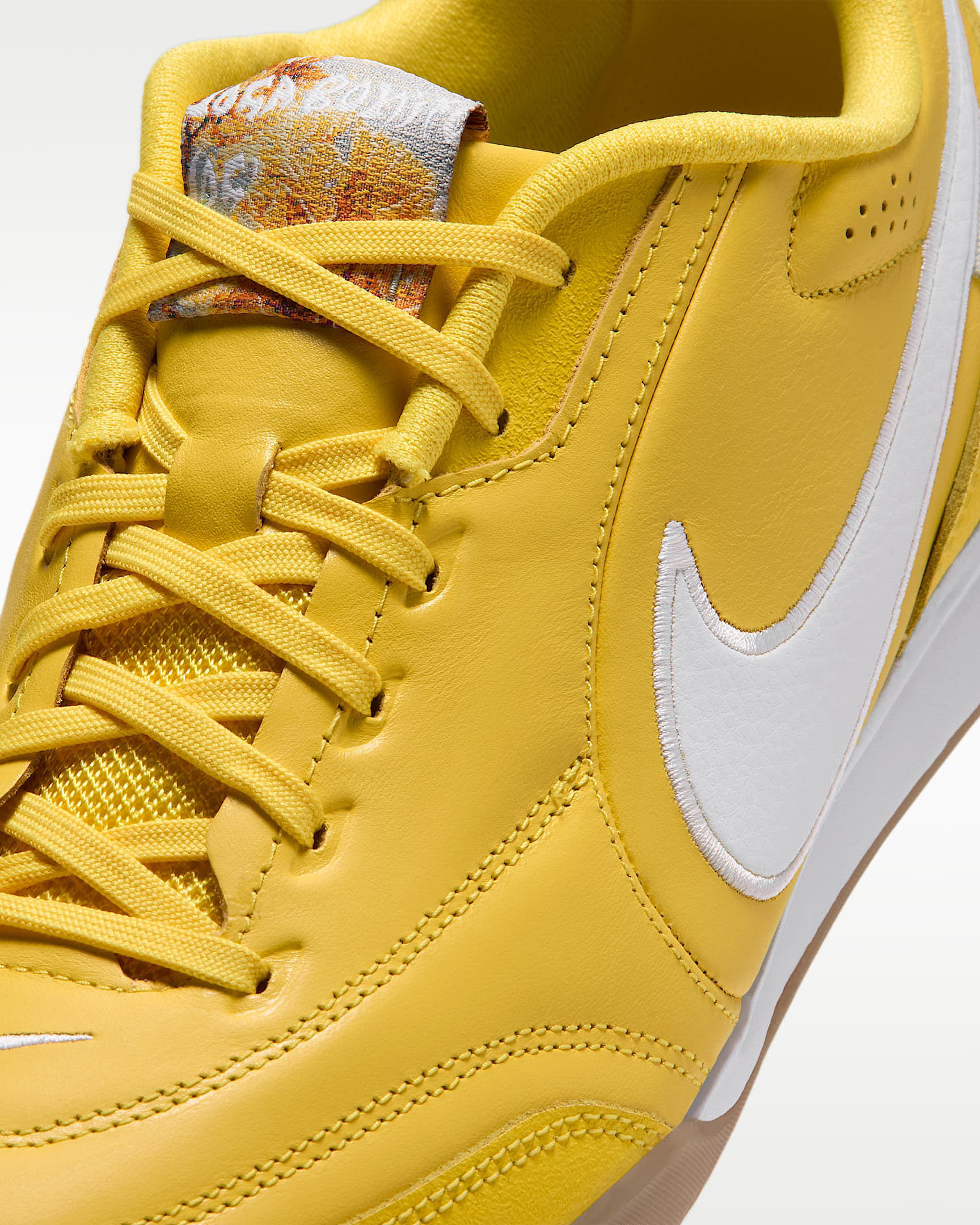 Nike Tiempo Streetgato "Joga Bonito" Low-Top-Fußballschuh für Hallen- und Hartplätze