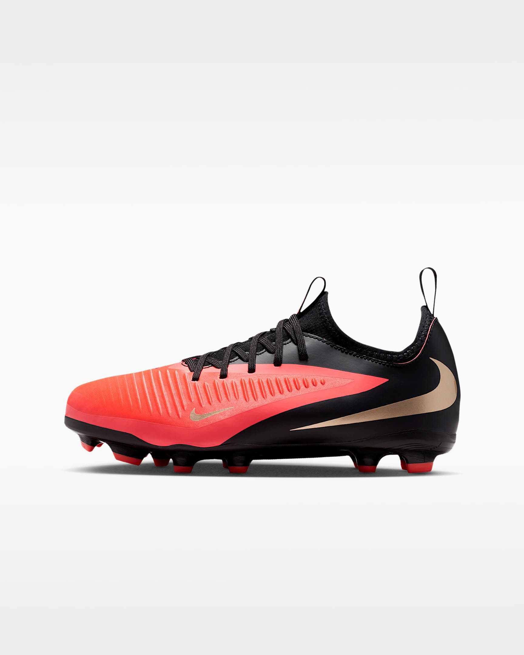Nike Jr. Phantom 6 Low Academy Fußballschuh für verschiedene Böden für ältere Kinder