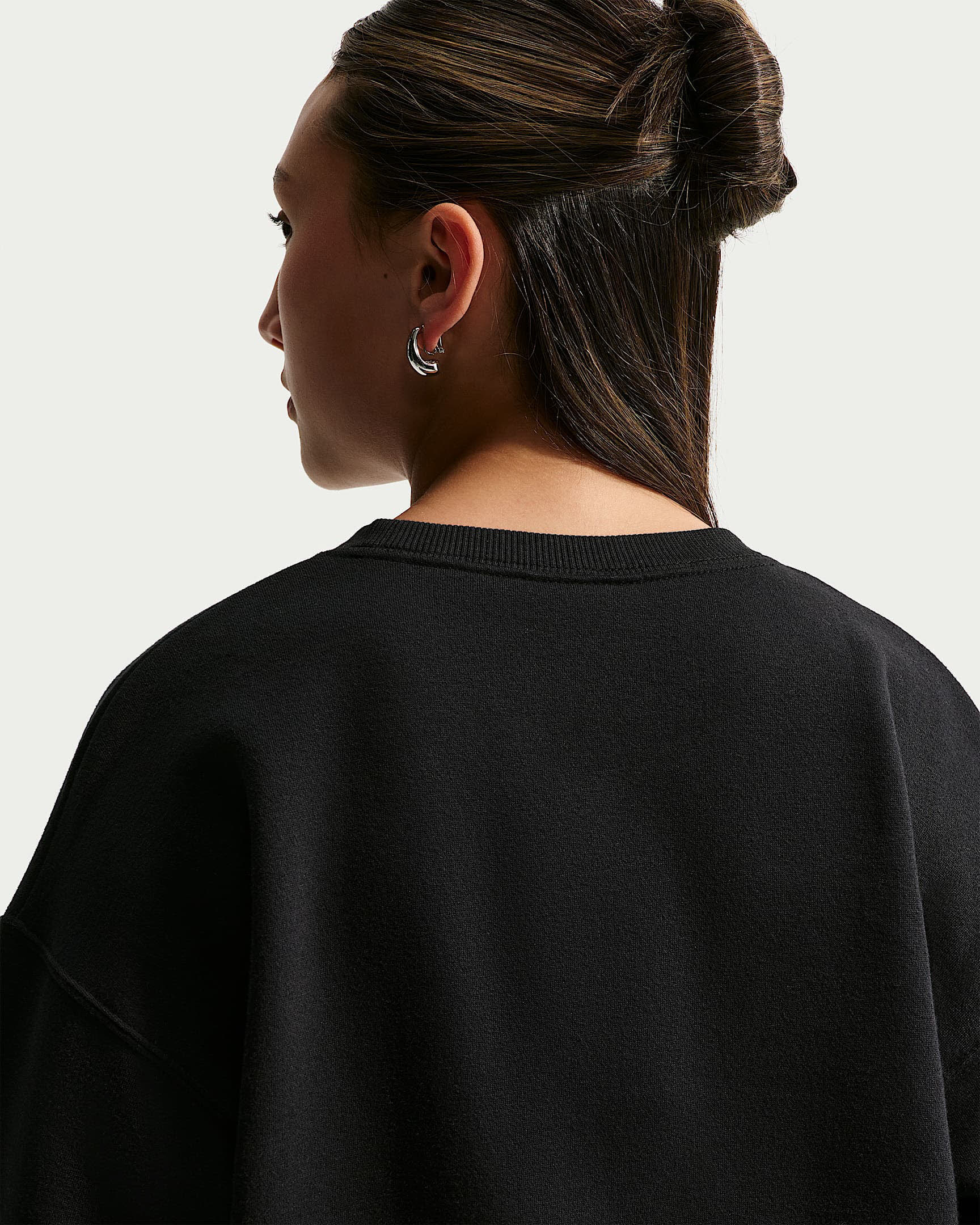 Nike Sportswear Studio Oversize-Sweatshirt mit Rundhalsausschnitt für ältere Kinder (Mädchen)